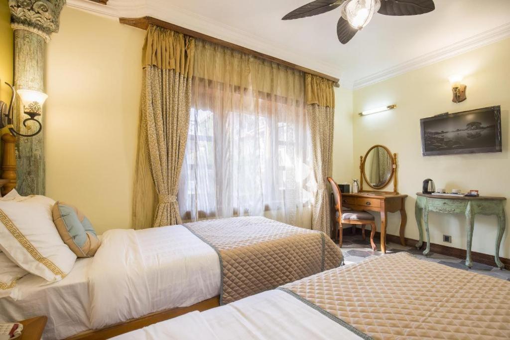 เฮอริเทจ โฮเต็ล สวีท แอนด์ สปา Hotel โพคารา ภายนอก รูปภาพ